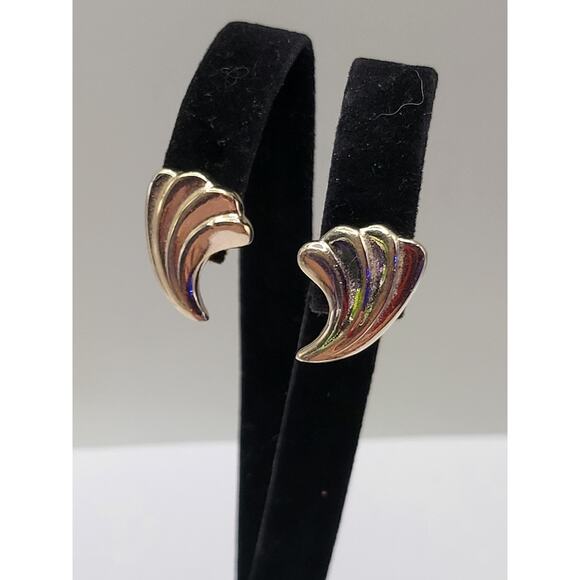 Vintage Amway Gold Tone Clip On Earrings Sculpted Wave Design 1980s - Picture 2 of 11